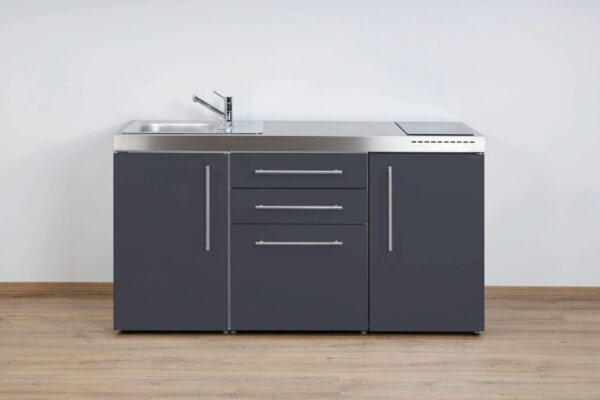 Een Premium RVS compacte minikeuken met koelkast 160 cm | P1600 met spoelbak en kasten op het werk in Nijkerk, keuken kantoor.