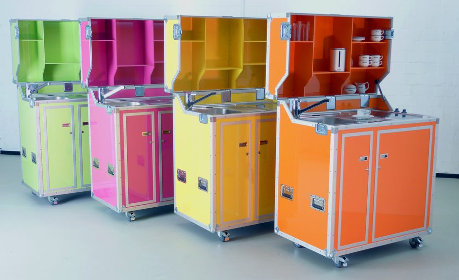 Een groep kleurrijke karren in een Keuken huren in een flightcase | Compacte koffer 500 | Huurperiode 5 dagen.