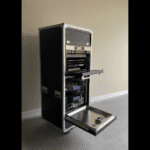 Een zwarte koffer met Vaatwasser en oven in een flightcase huren | Keukenmodules binnen.